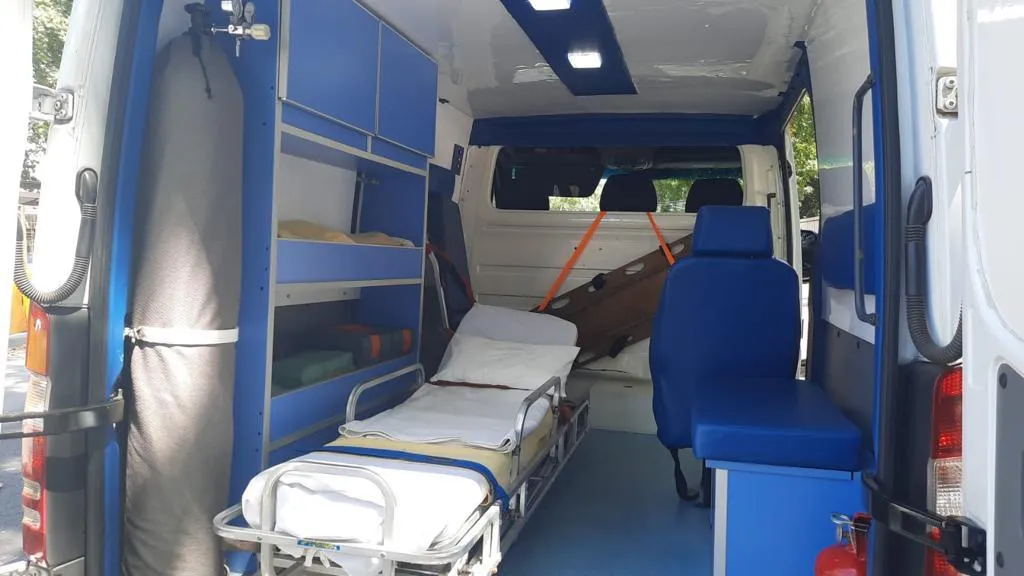 Interior sanitario de la ambulancia Mercedes-Benz Sprinter